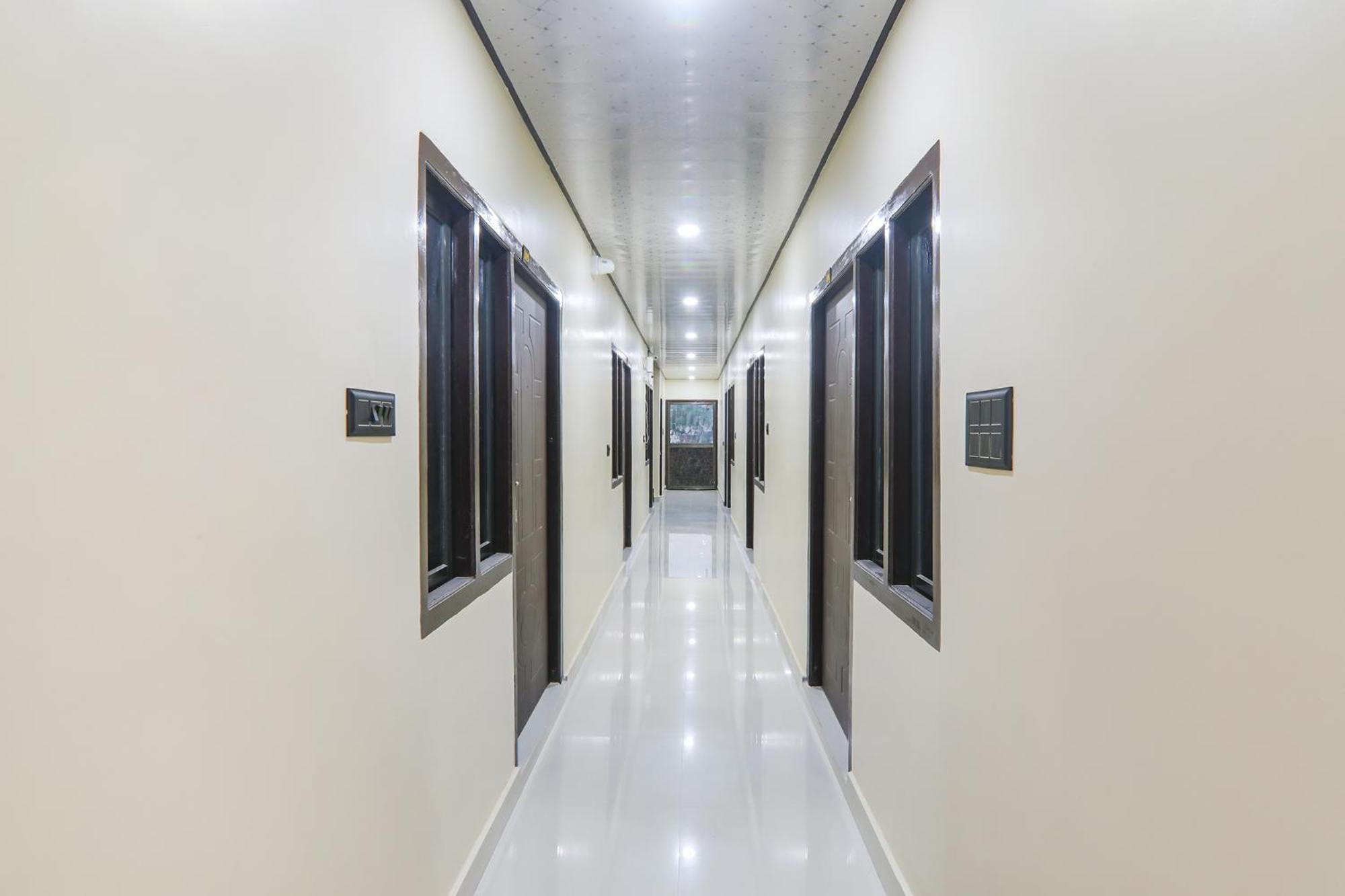 Fabexpress Awadh Inn - 400M From Shri Ram Janam Bhumi Ayodhya エクステリア 写真