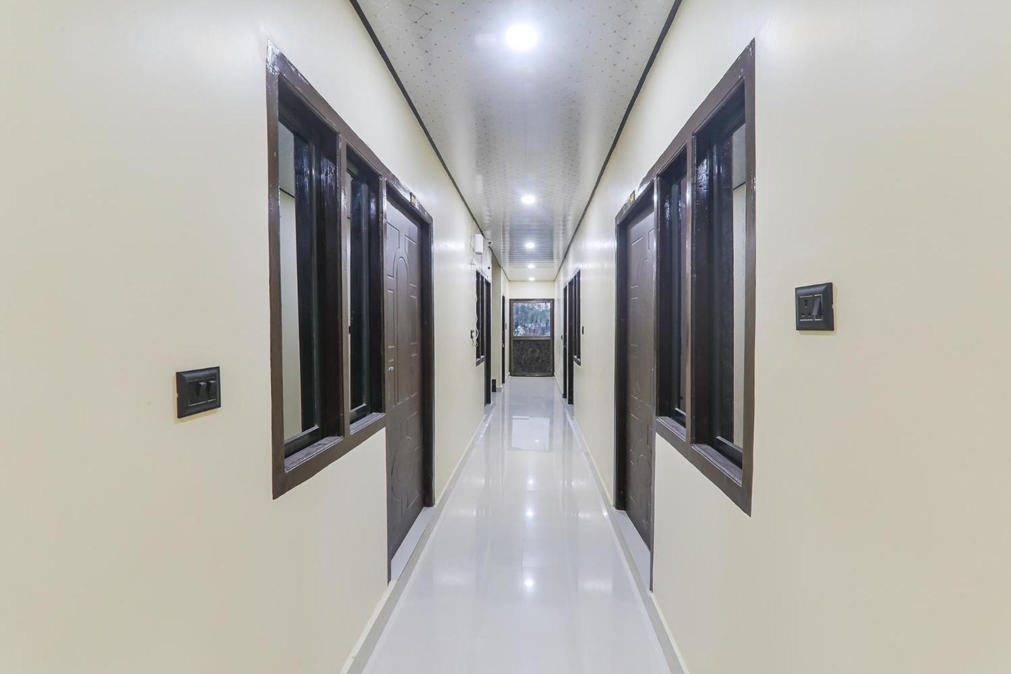 Fabexpress Awadh Inn - 400M From Shri Ram Janam Bhumi Ayodhya エクステリア 写真