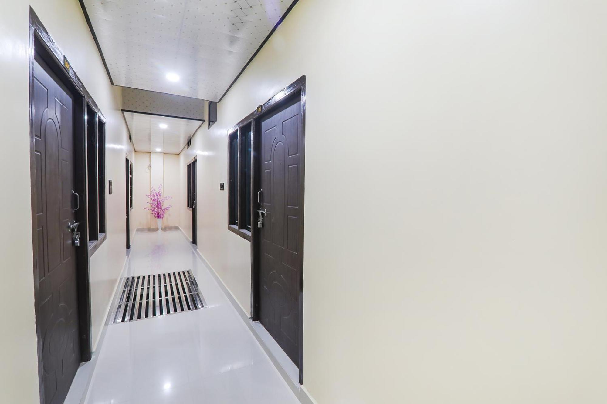 Fabexpress Awadh Inn - 400M From Shri Ram Janam Bhumi Ayodhya エクステリア 写真