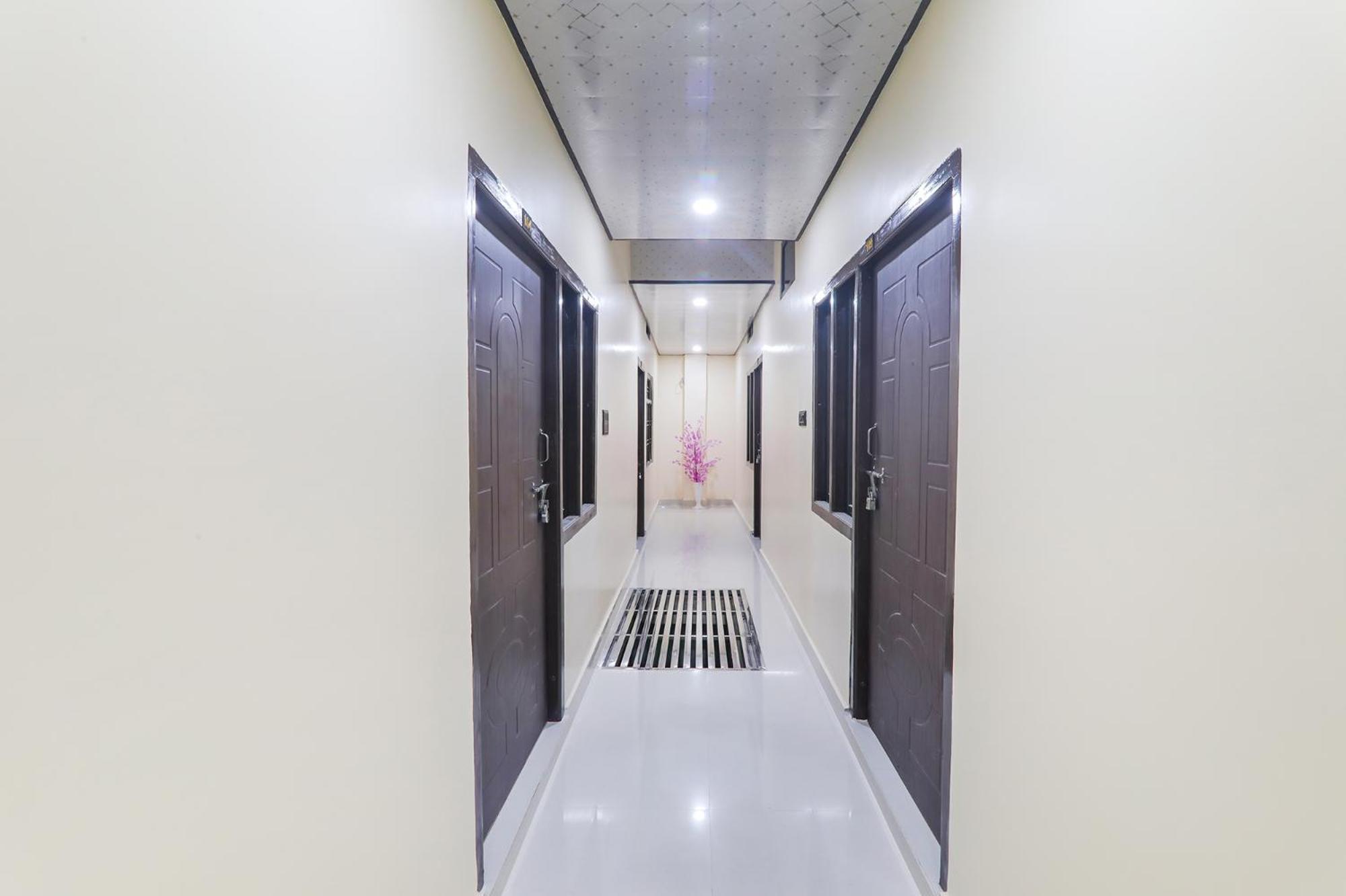 Fabexpress Awadh Inn - 400M From Shri Ram Janam Bhumi Ayodhya エクステリア 写真