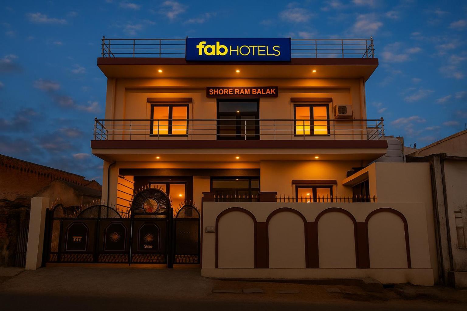 Fabexpress Awadh Inn - 400M From Shri Ram Janam Bhumi Ayodhya エクステリア 写真